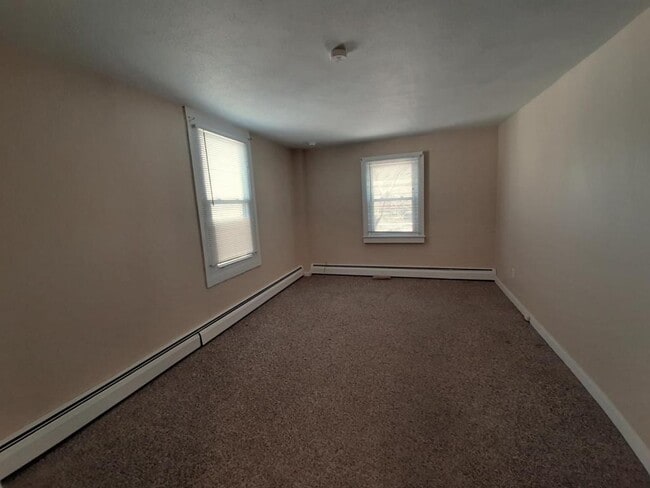 Building Photo - 163-165 Main St