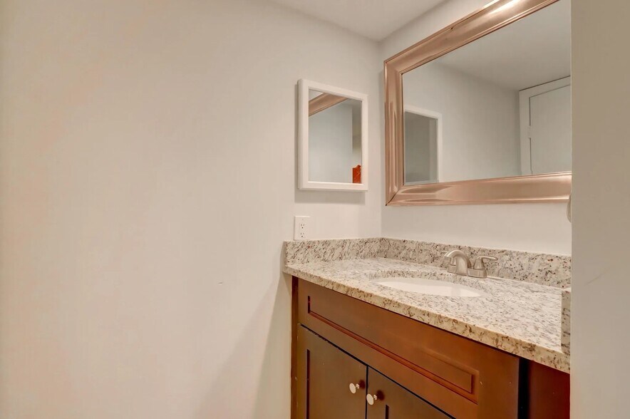 Building Photo - 744 Springdale Cir