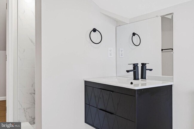 Building Photo - 500 Park Ave