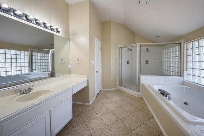 Building Photo - 1612 Chasewood Dr