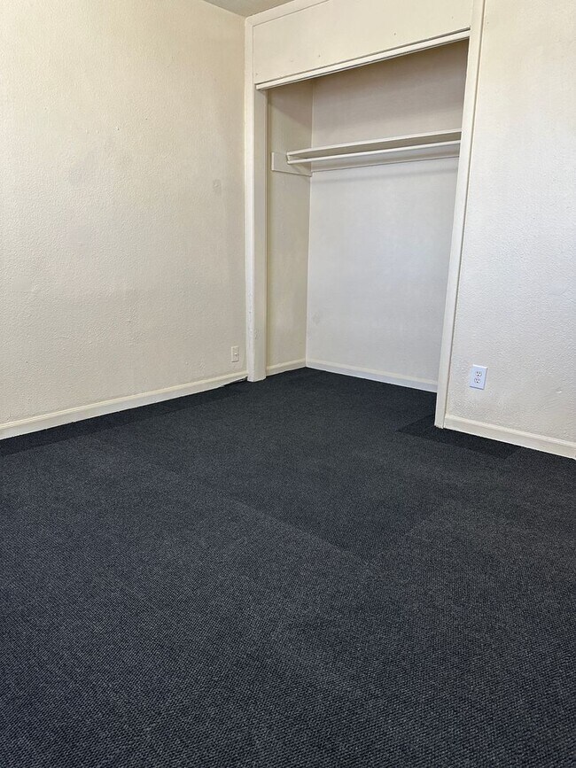 Building Photo - 3413 SW Brendan Ave