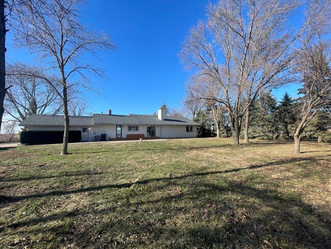 Building Photo - Acreage In Papillion!