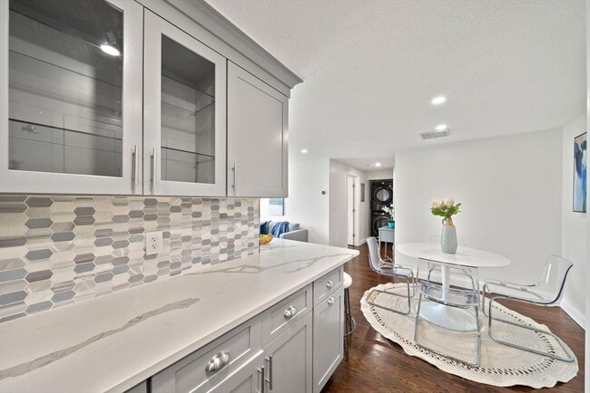 Building Photo - 336 Adams St