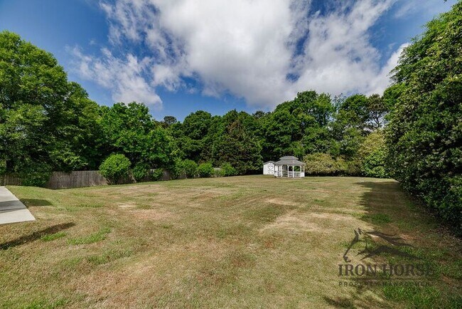 Building Photo - 379 Beech Hollow Trail SW