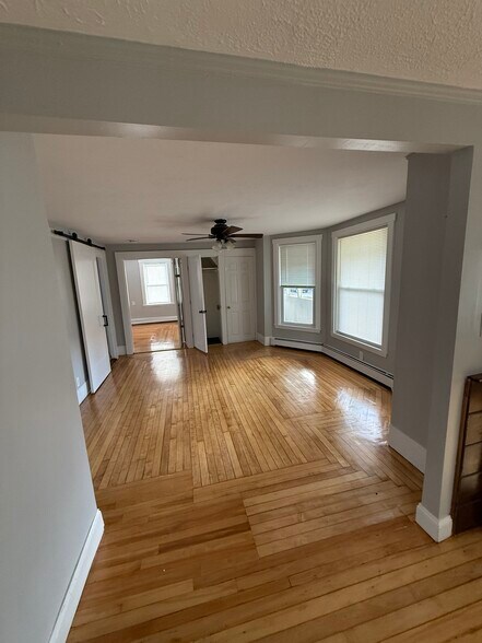 Building Photo - 136 Shaw St