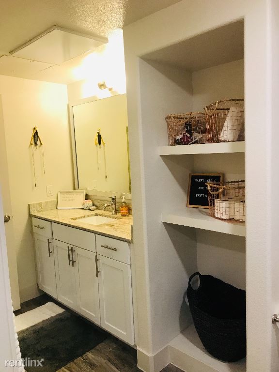 Building Photo - 1 br, 1 bath Apartment - 3211 Palm Way