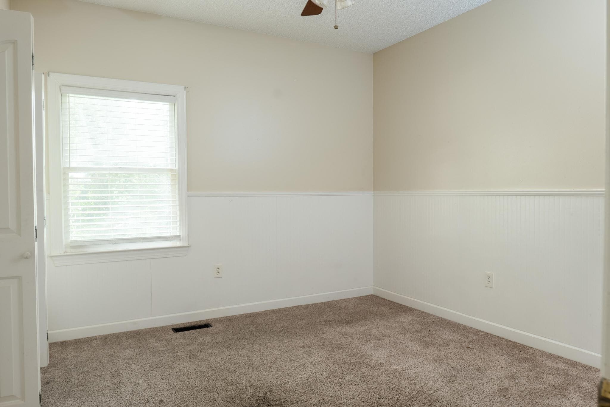 Building Photo - 680 Herring Dr