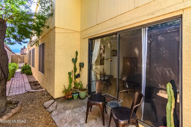 Building Photo - 2549 N Palo Santo Dr