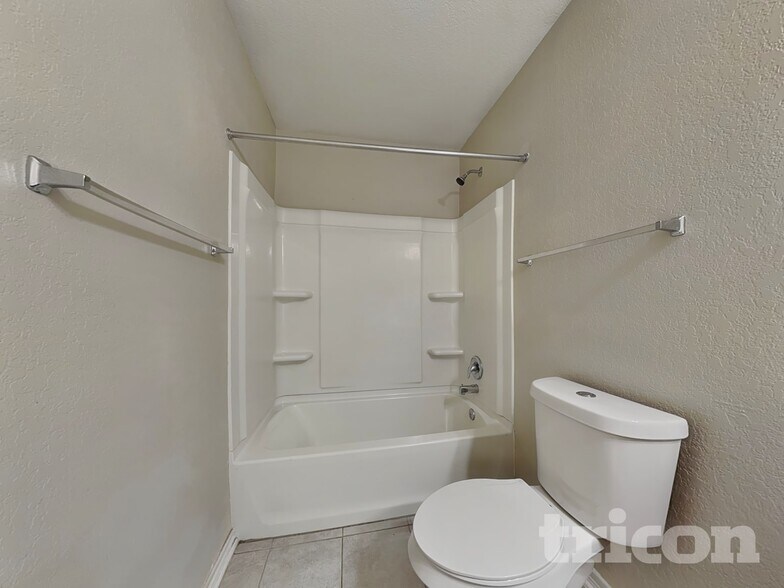 Building Photo - 601 Lost Pond