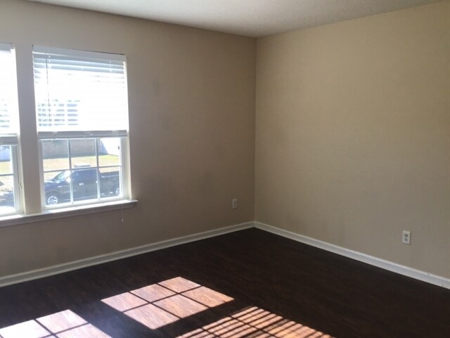 Building Photo - 419 Flint Dr