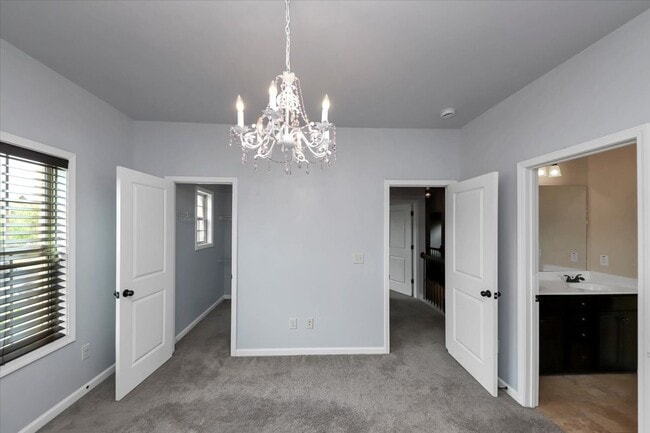 Building Photo - 6059 Cove Park Dr