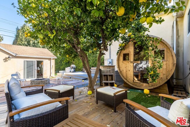 Building Photo - 1112 S Highland Ave