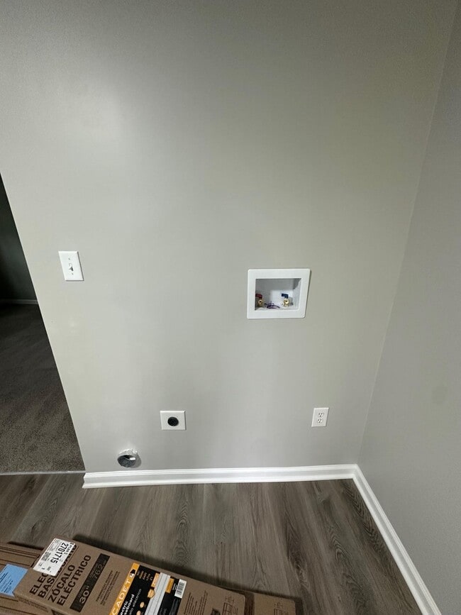 Building Photo - 1st Floor - 3 Bed 1 Bath