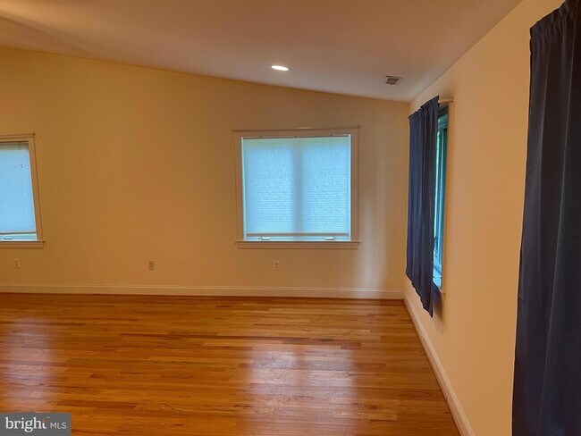 Building Photo - 118 Quaint Acres Dr