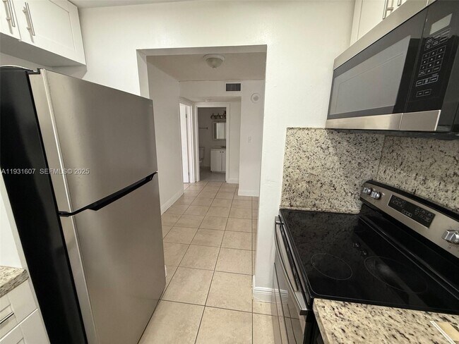 Building Photo - 17011 N Bay Rd