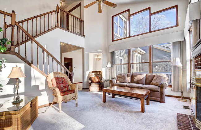 Building Photo - Comfortable Living in a Desirable Area