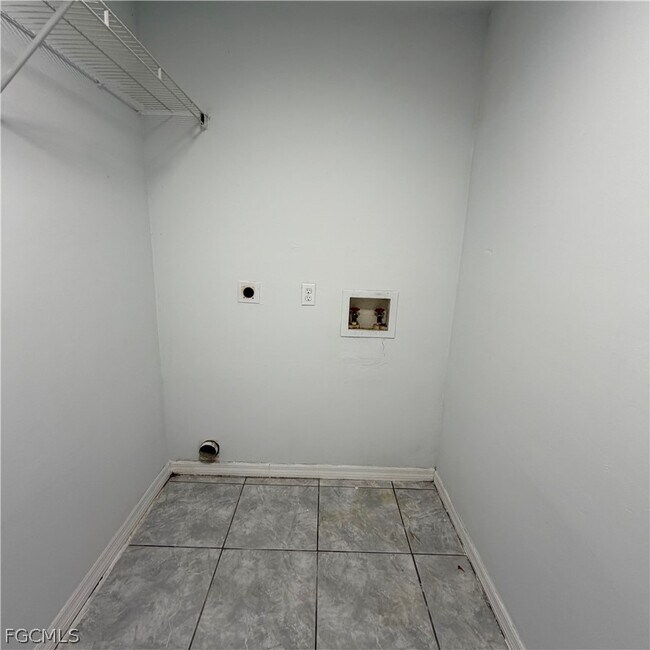 Building Photo - 5011 Brookfield St