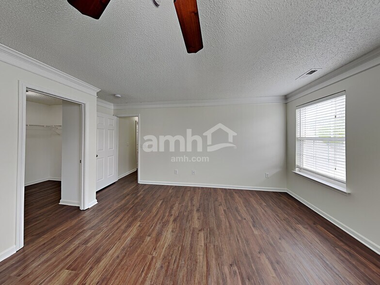Building Photo - 3601 Edgeview Dr