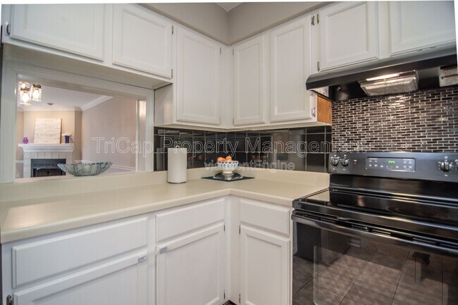 Building Photo - 1806 Township Cir