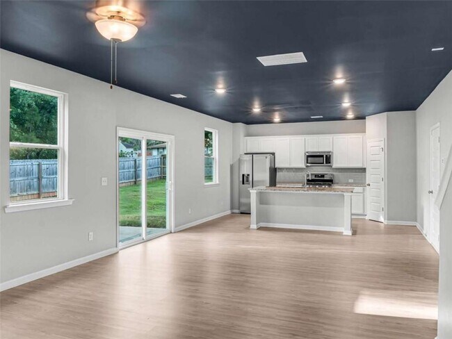 Building Photo - 2054 Maplewood Way
