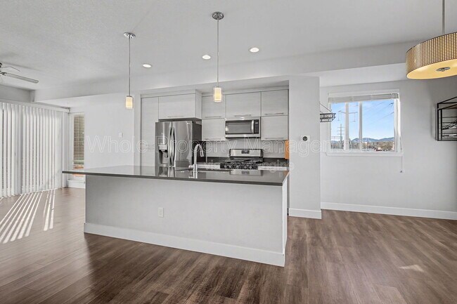 Building Photo - 5651 W 11th Pl