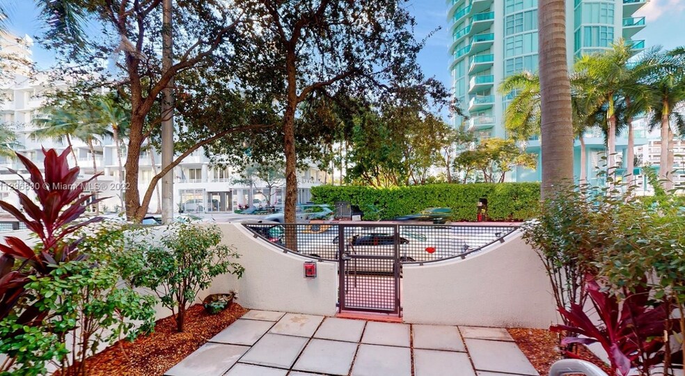 Building Photo - 6000 Collins Ave