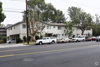 Building Photo - 13411 Moorpark St