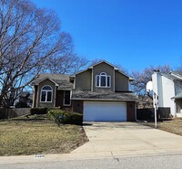 Building Photo - Large 4 bed / 2.5 bath house in Derby for ...