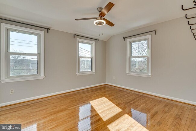 Building Photo - 2722 Jefferson Dr