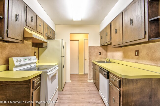 Building Photo - 58 Amberly Dr