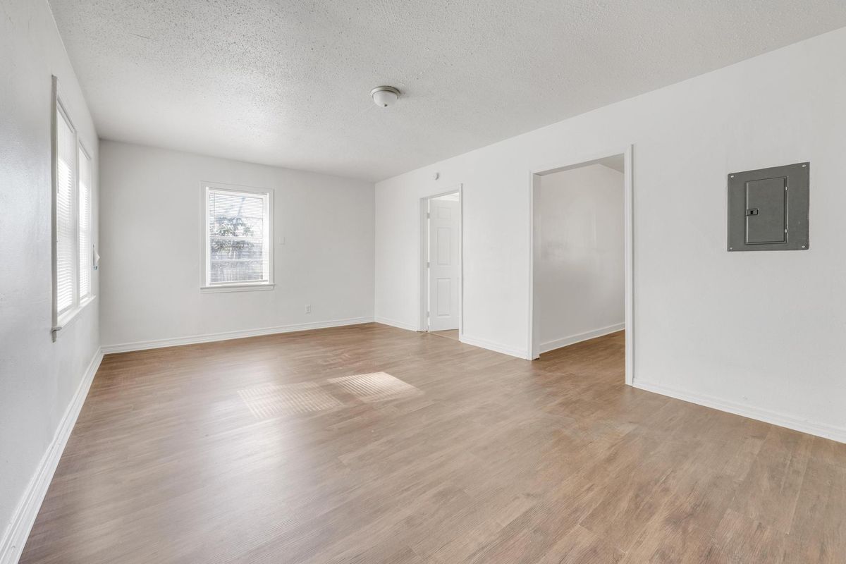 Building Photo - 3173 3rd St Cir S