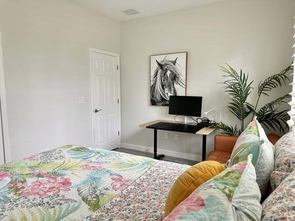 Building Photo - 4720 Emerson Ave S