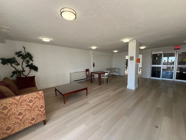 Building Photo - 4515 Willard Ave