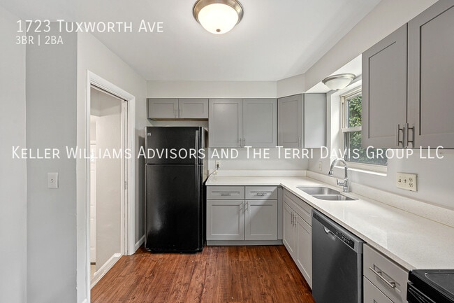 Building Photo - 1723 Tuxworth Ave