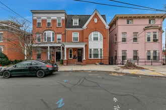 Building Photo - 108 William St