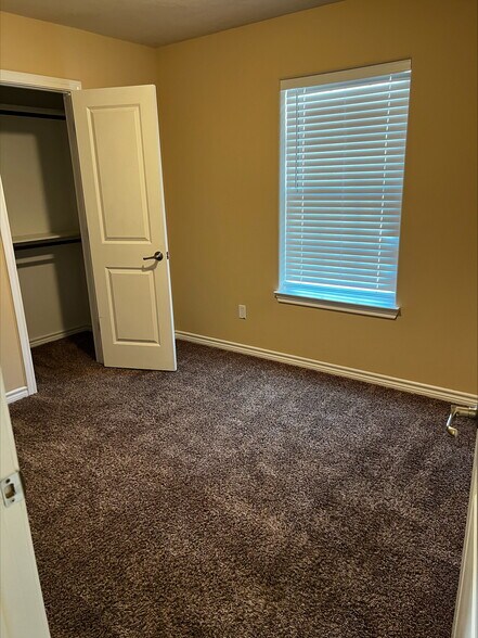 Building Photo - 2610 Saint Helena St