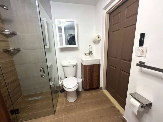 Building Photo - 2216 NW 4th Ave