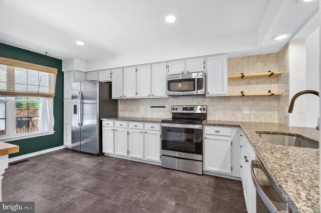 Building Photo - 7123 Gresham Ct E