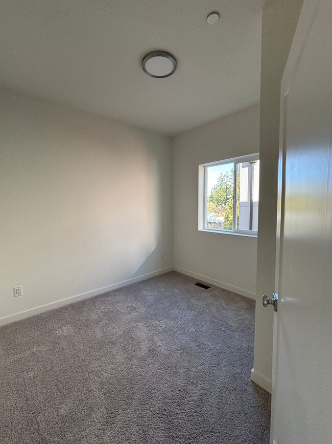 Building Photo - 18526 Wallingford Ave N