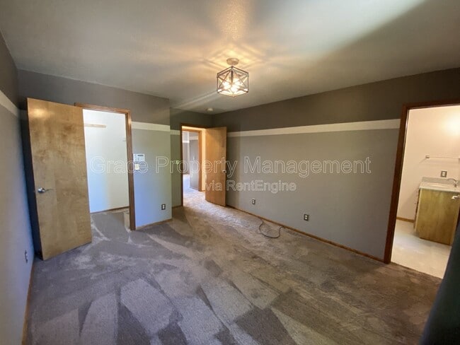 Building Photo - 13052 Grape Ct