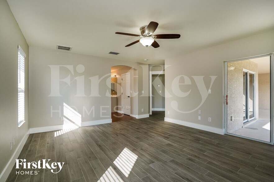 Building Photo - 2117 NE 23rd Ave