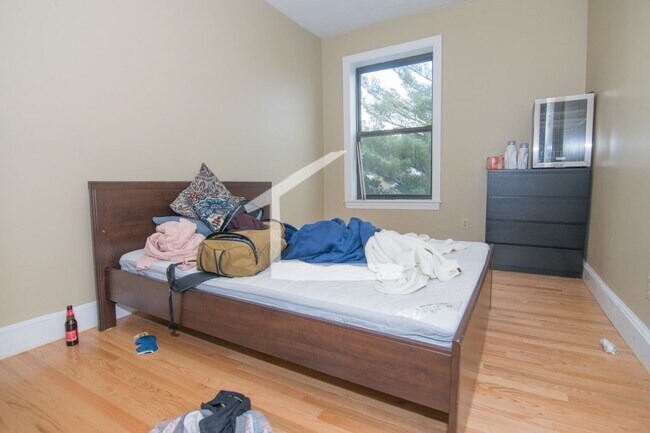Building Photo - HOT ALLSTON LISTING!!!!