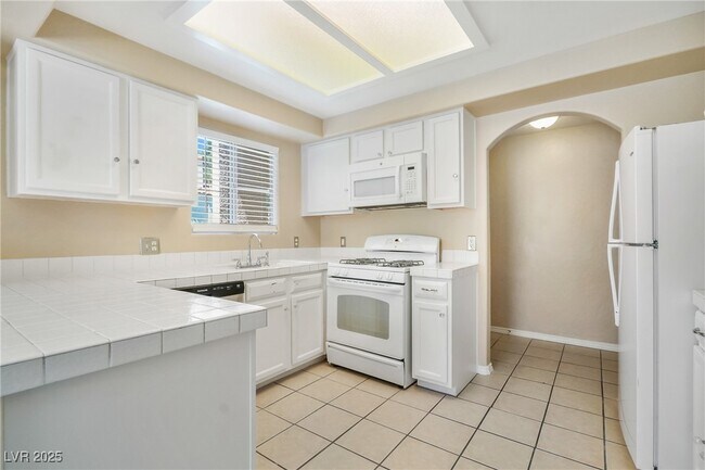 Building Photo - 525 Indian Princess Dr
