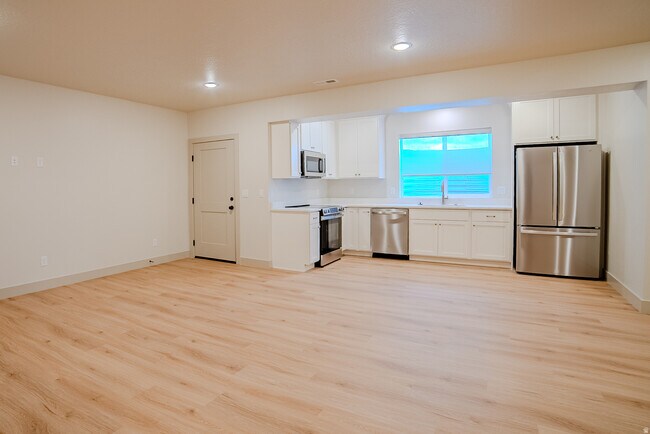 Building Photo - 793 S 350 E