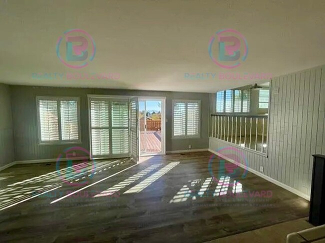 Building Photo - Spacious 4-bedroom, 3-bath home located in...