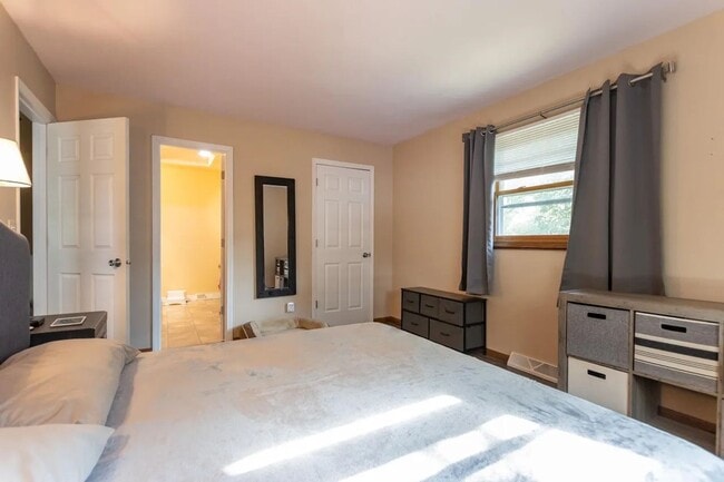 Building Photo - Click the “Apply Now” button or email wapmrentals@gmail.com for a prompt response.