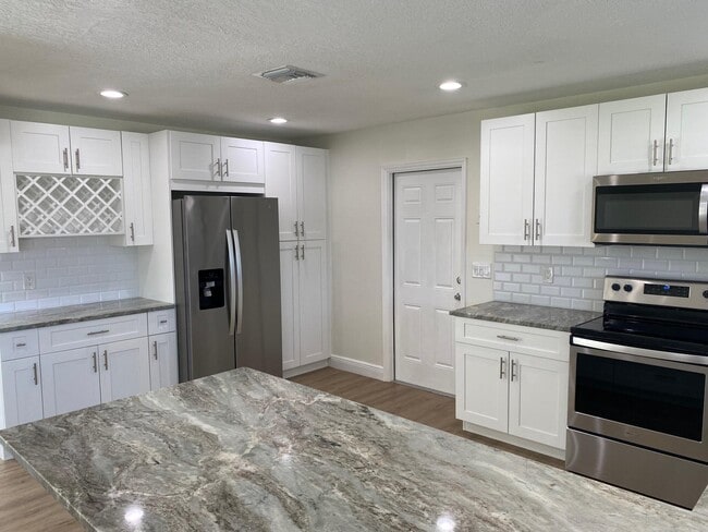 Building Photo - 2751 NE 26th Terrace