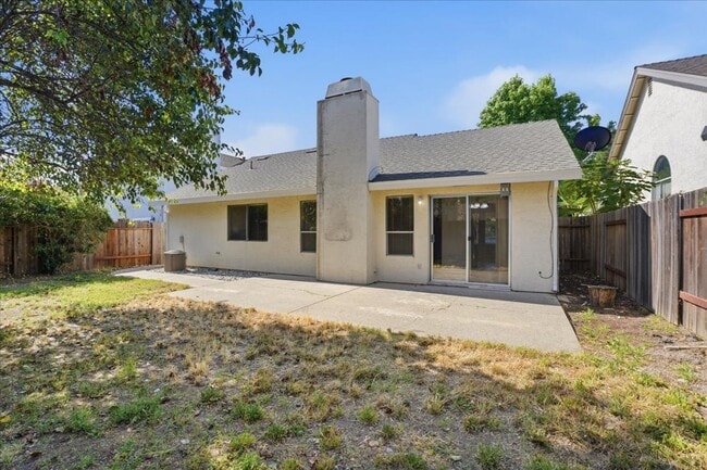Building Photo - 604 Hovey Way