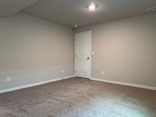 Building Photo - Never-Lived-In 4-Bedroom Ranch with Finished Basement Near Offutt AFB