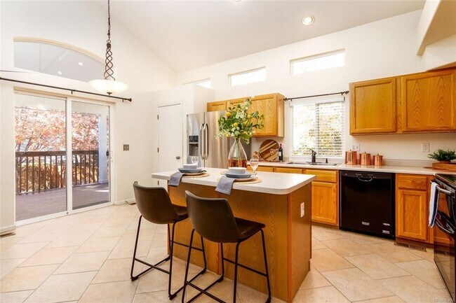 Building Photo - AMAZING 4 Bed 4 Bath Single Family Home in...